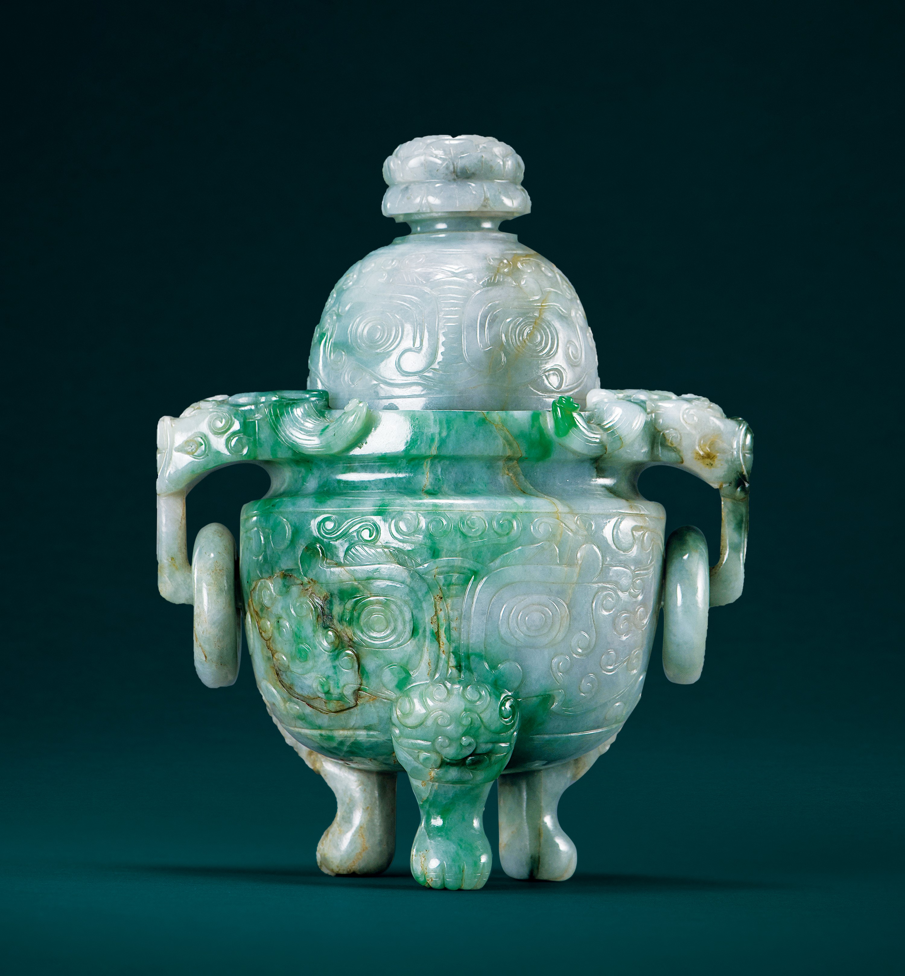 "清 翡翠仿古獸面紋活環耳香爐"